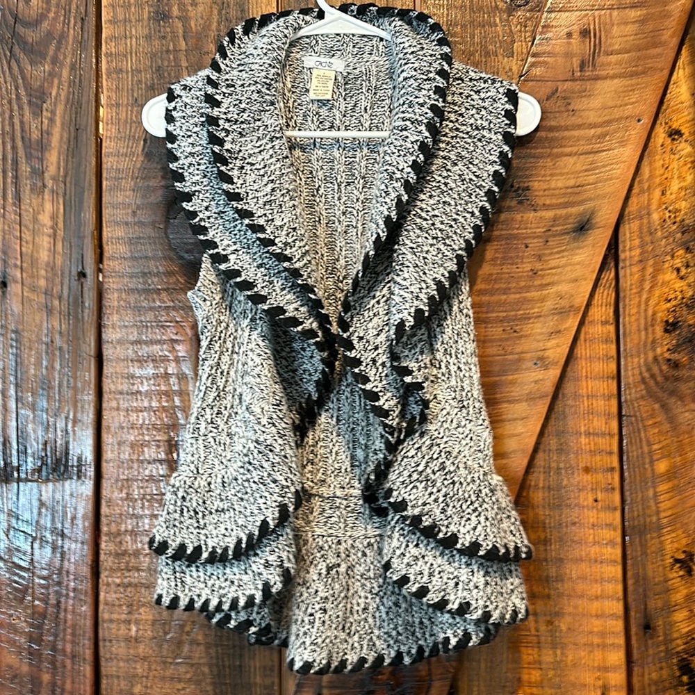 Women’s Sweater vest with open front, size small